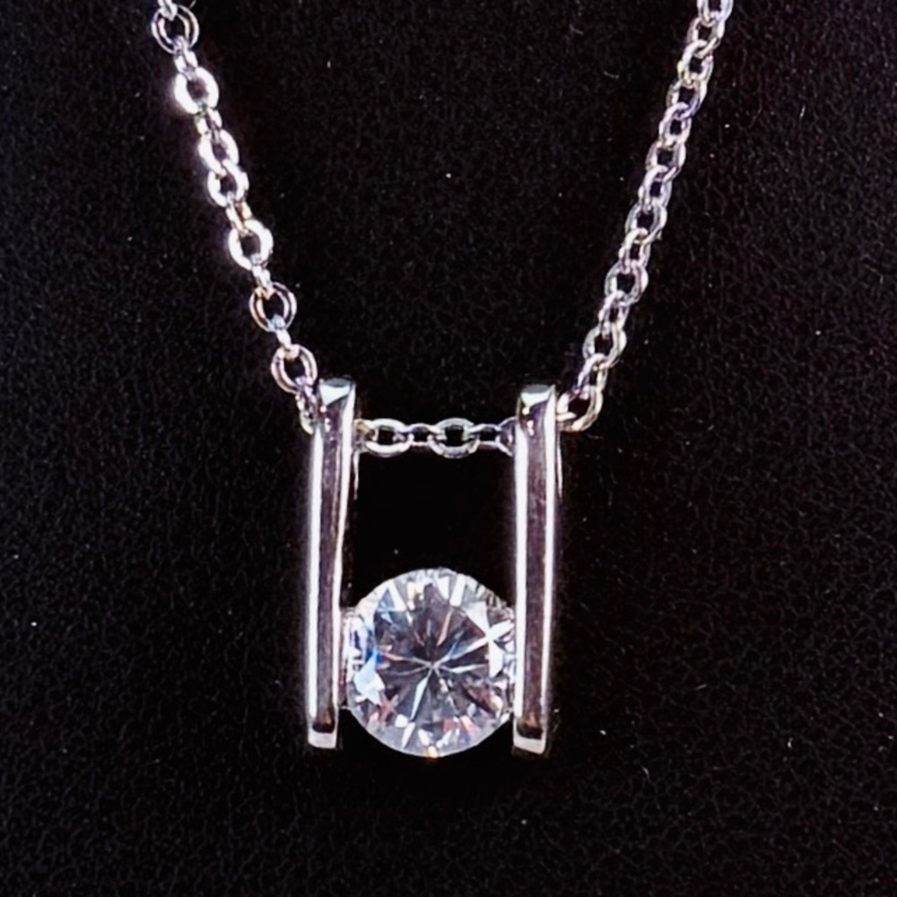 Sterling Silver Solitaire Pendant Necklace in Silver